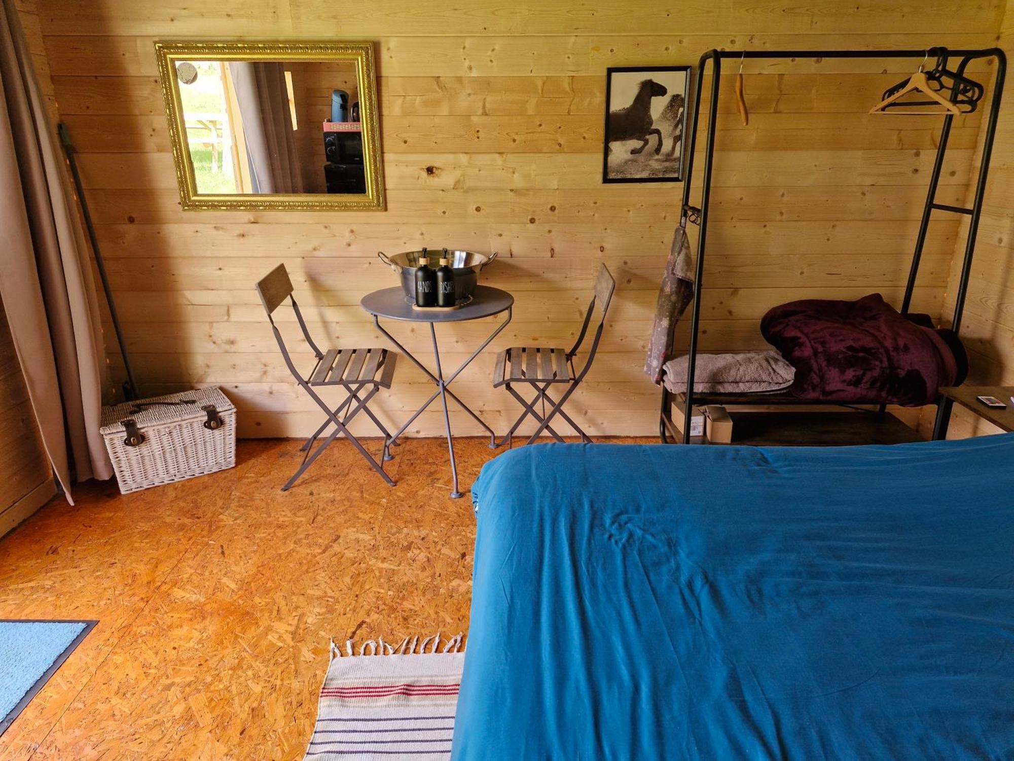 La Cabane Des Lucioles Saint-Julien-Boutieres Buitenkant foto